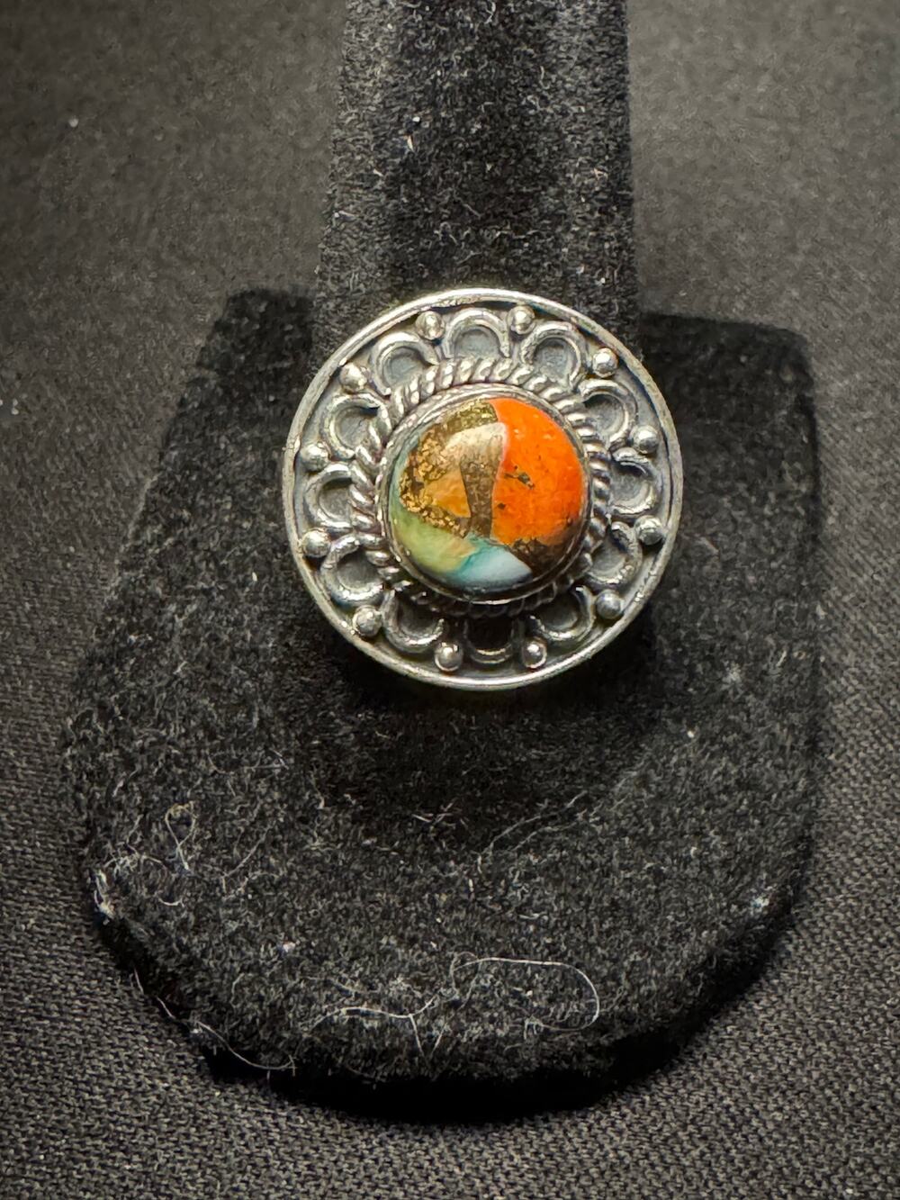925 Sterling Silver Spiny Oyster Ornate Boarder Ring Size 8